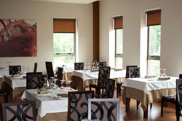 Dining 73 of 99