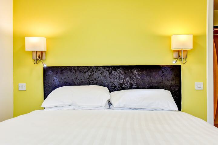 Room 32 of 50