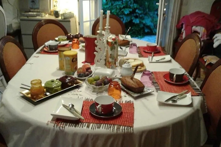Dining 9 of 11