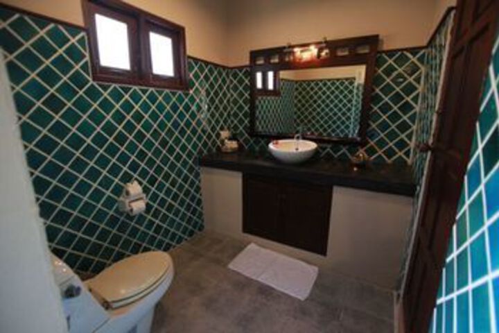 Room 4 of 61