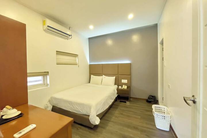 Room 32 of 68
