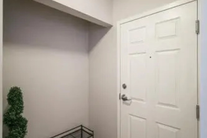 Room 7 of 12