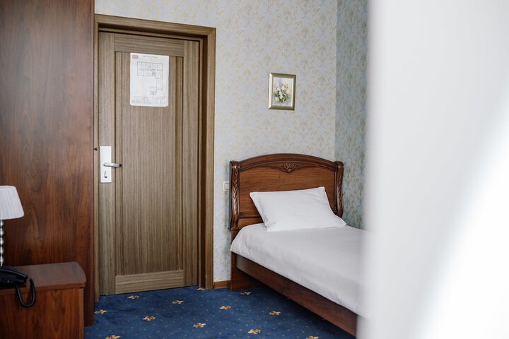 Room 7 of 48