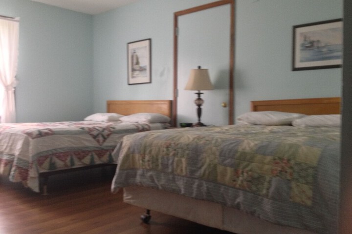 Room 2 of 32