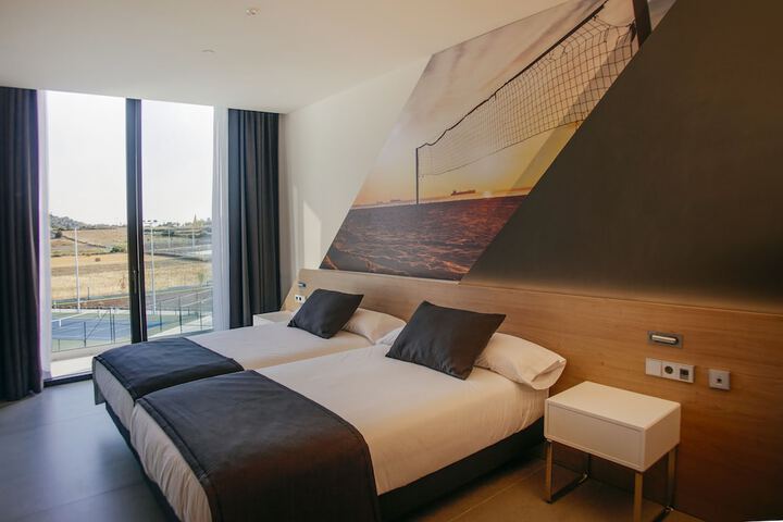 Room 4 of 93