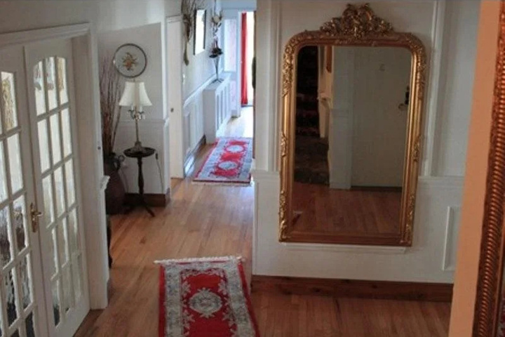 Room 8 of 11
