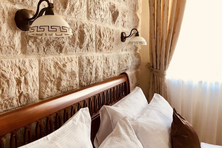 Room 13 of 72
