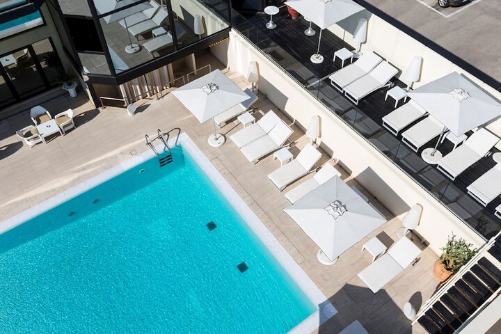 Pool 41 of 85