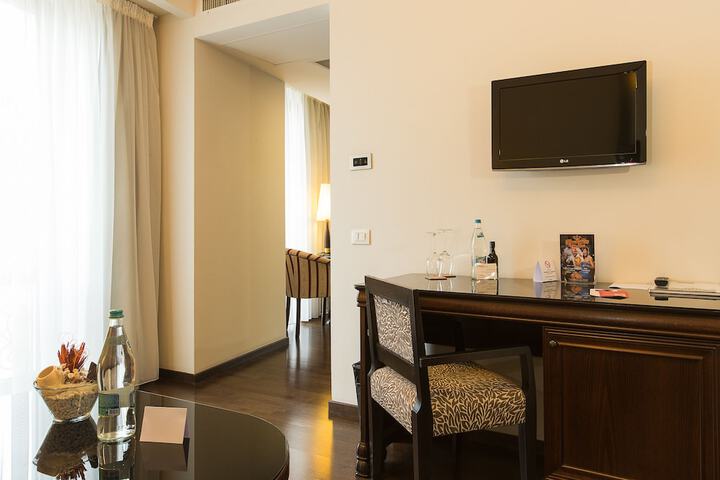 Room 42 of 102