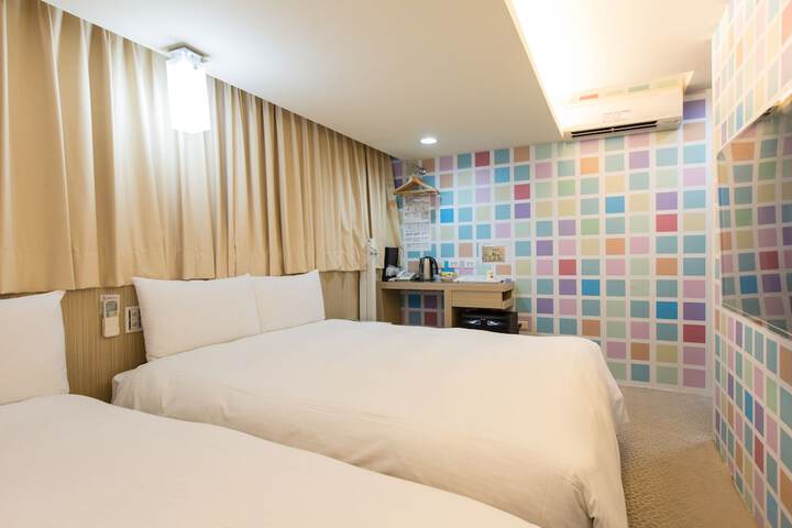 Room 28 of 66