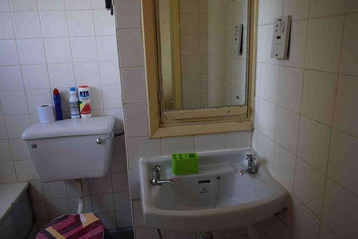 Room 9 of 10