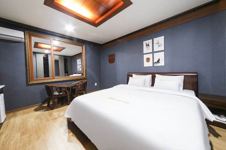 Room 8 of 26
