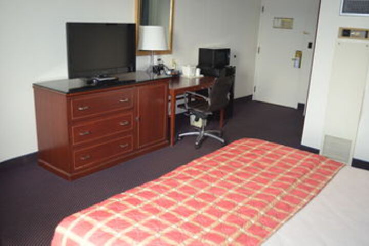 Room 5 of 16
