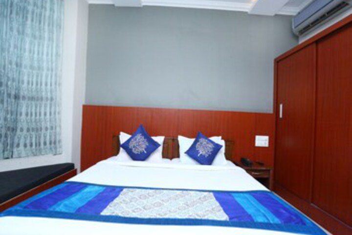 Room 17 of 28