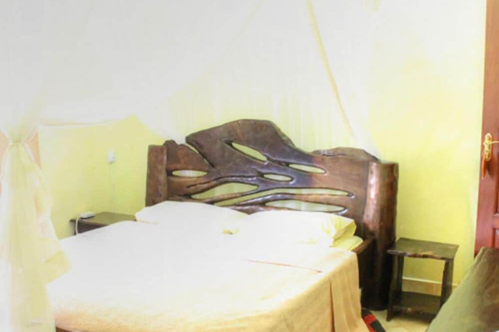 Room 5 of 10