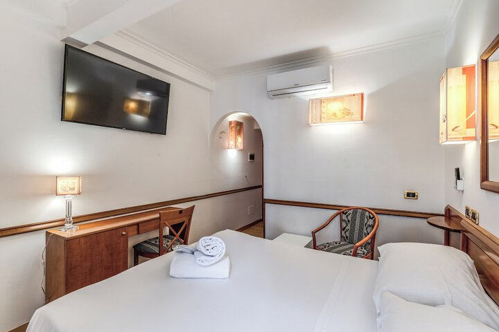 Room 33 of 121