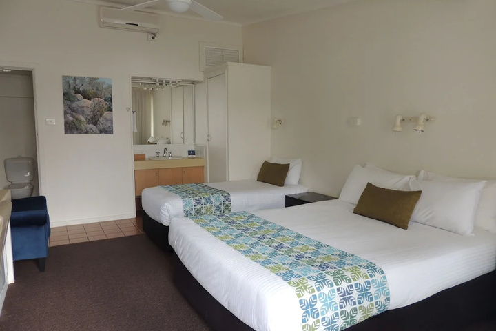 Room 5 of 6