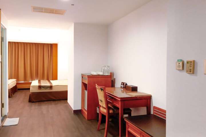 Room 42 of 79