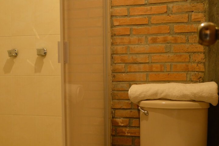 Room 69 of 80