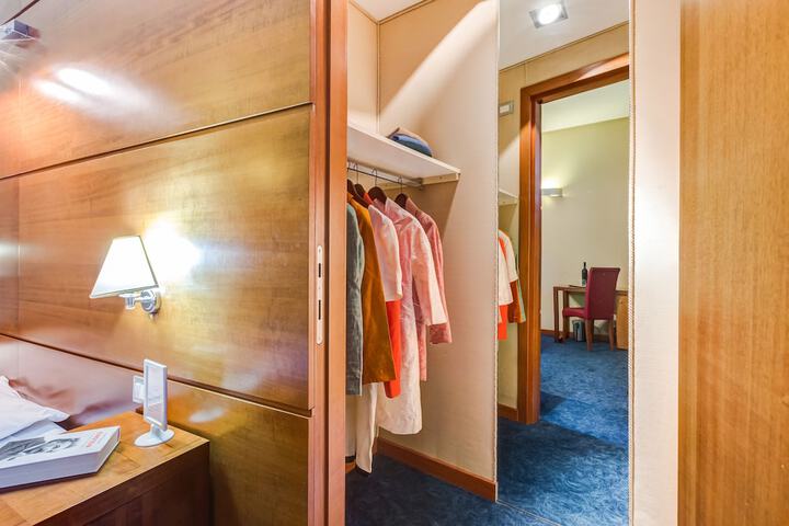 Room 16 of 39