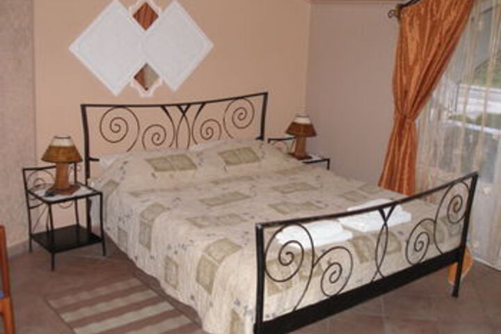 Room 11 of 22