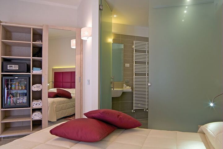 Room 11 of 34