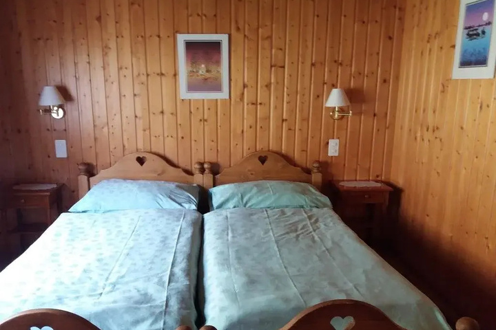 Room 6 of 11