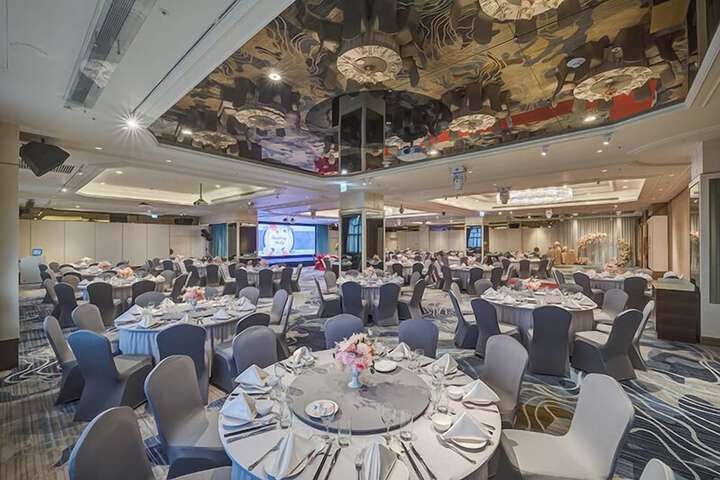 Ballroom/Hall 63 of 92