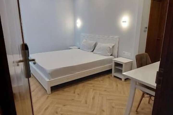 Room 7 of 40