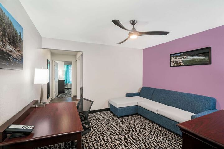 Room 16 of 32