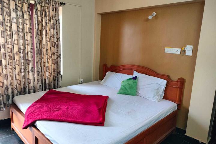 Room 6 of 8