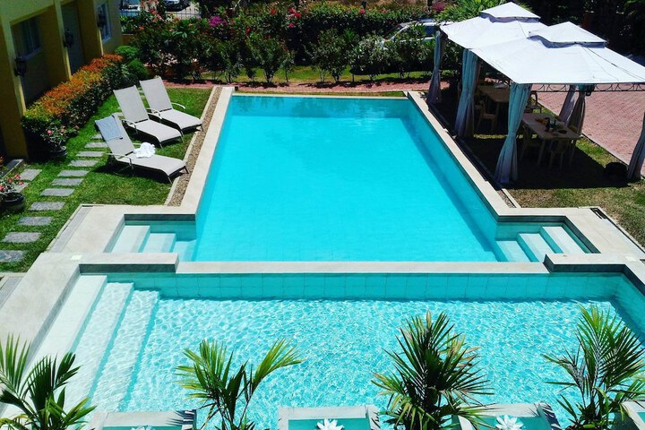 Pool 44 of 68