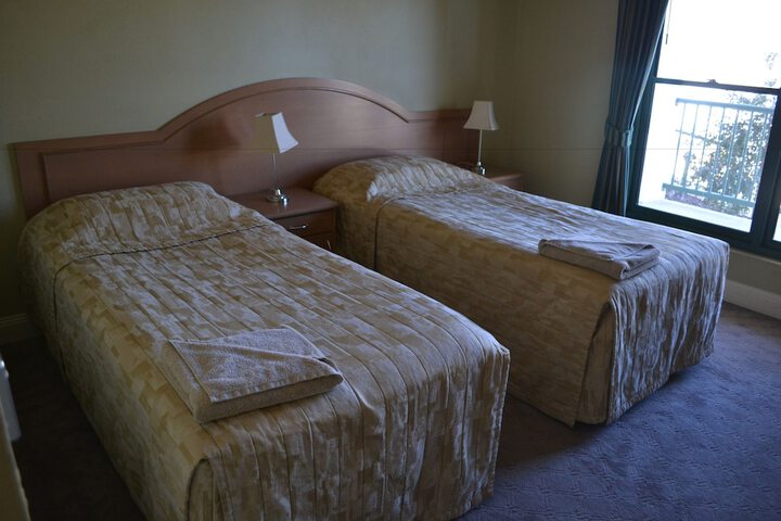 Room 11 of 122