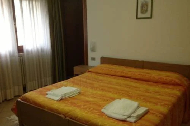 Room 3 of 15