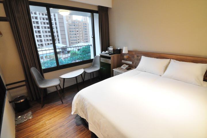 Room 3 of 77