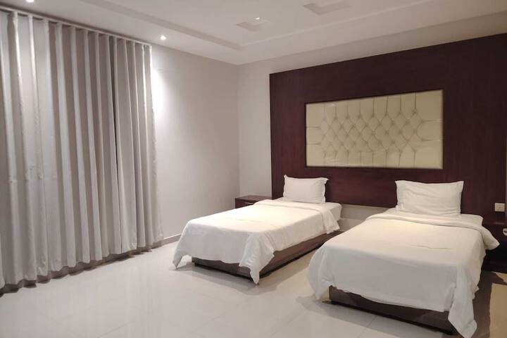 Room 12 of 31