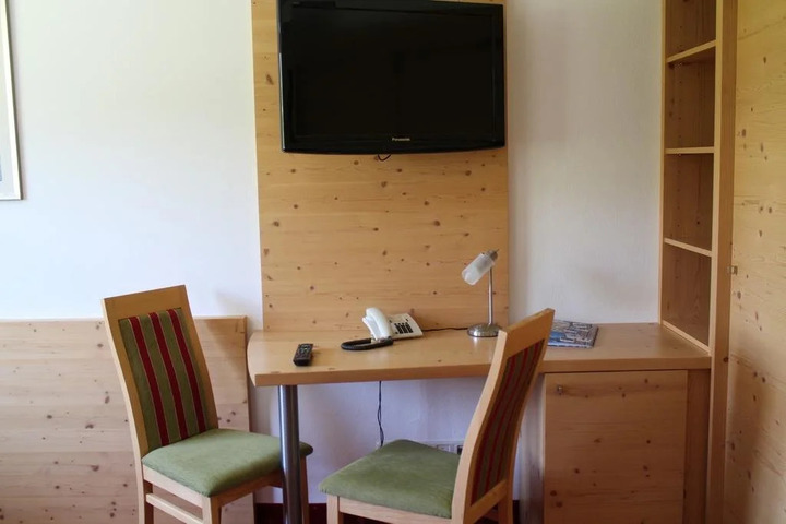 Room 2 of 15