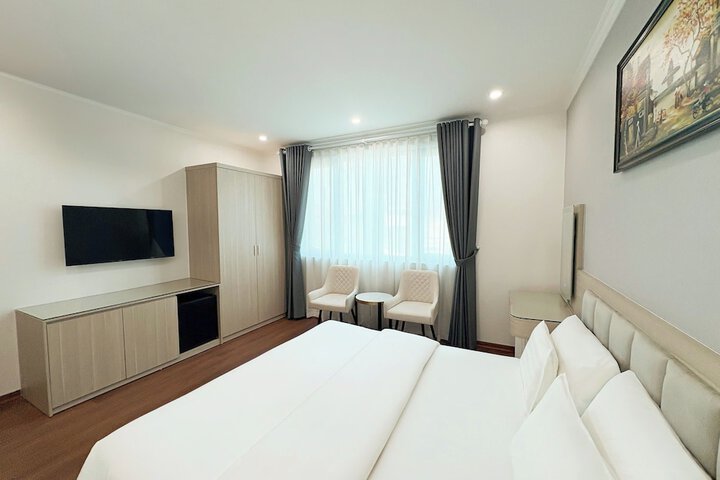 Room 3 of 16