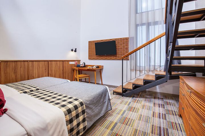 Room 4 of 66