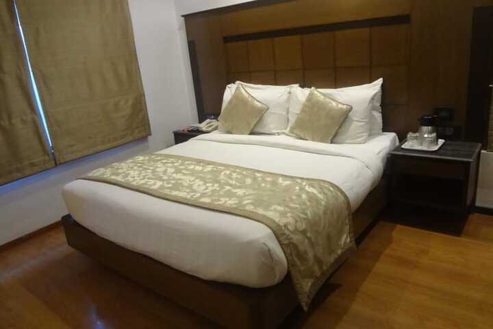 Room 17 of 33