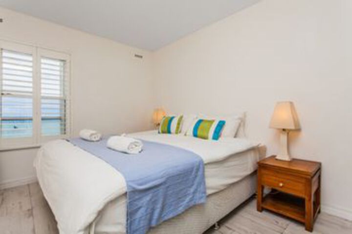 Room 5 of 17