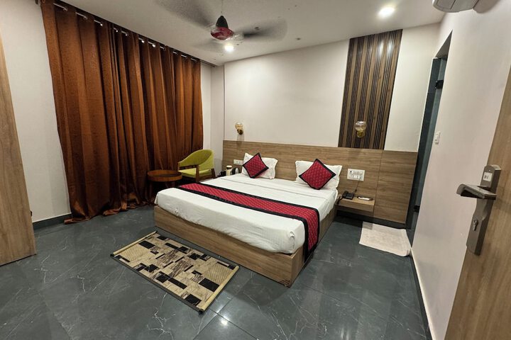 Room 12 of 19
