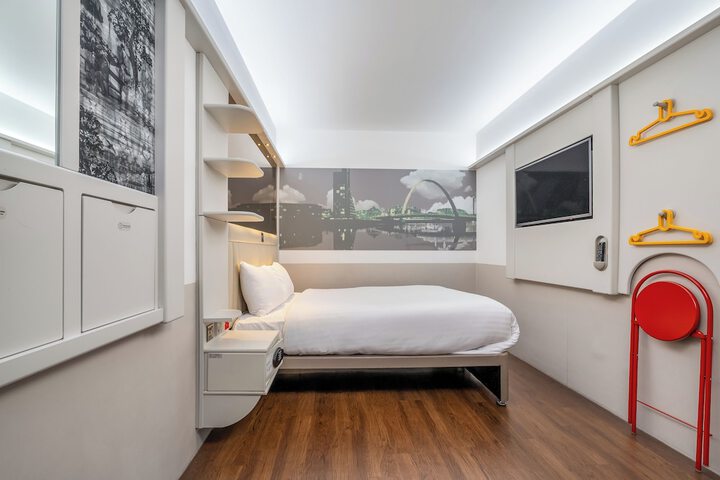 Room 19 of 47