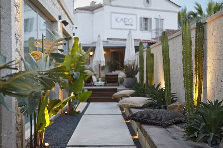 Hotel Exterior 61 of 77