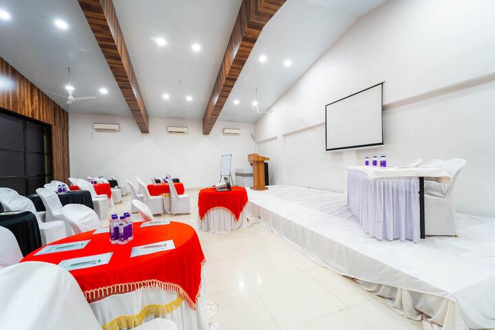 Ballroom/Hall 151 of 187