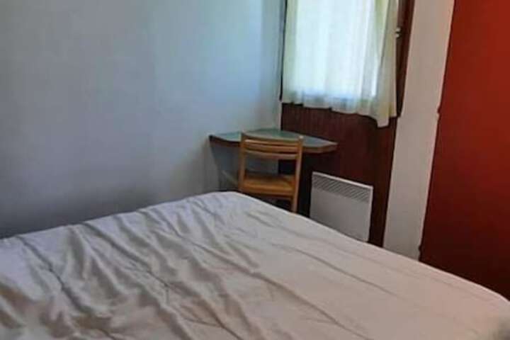 Room 12 of 48