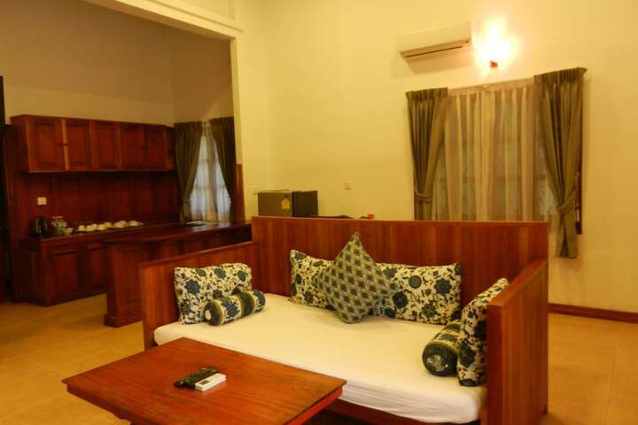 Room 4 of 43