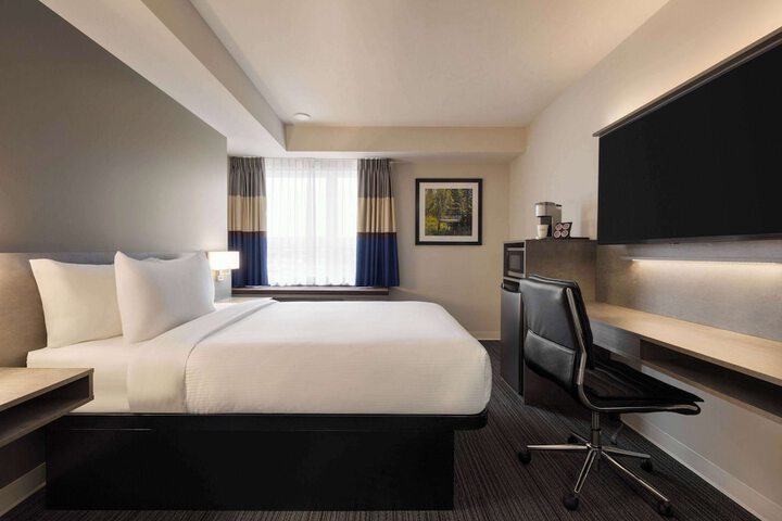 2 Queen Beds (10 of 30)