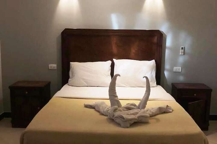 Room 4 of 80