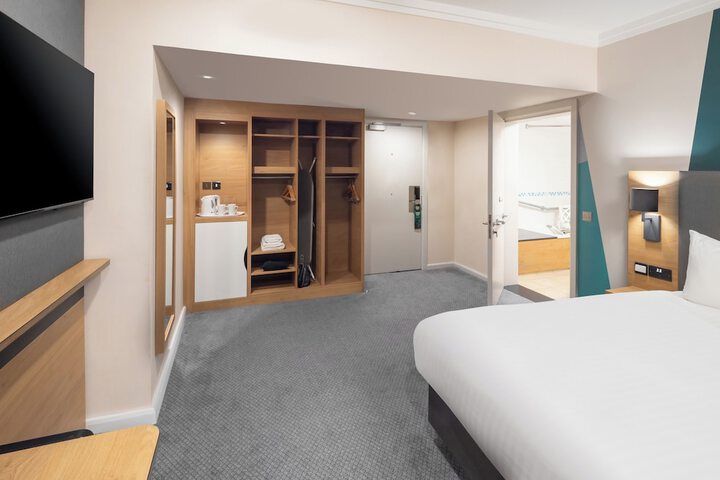 Room 17 of 87